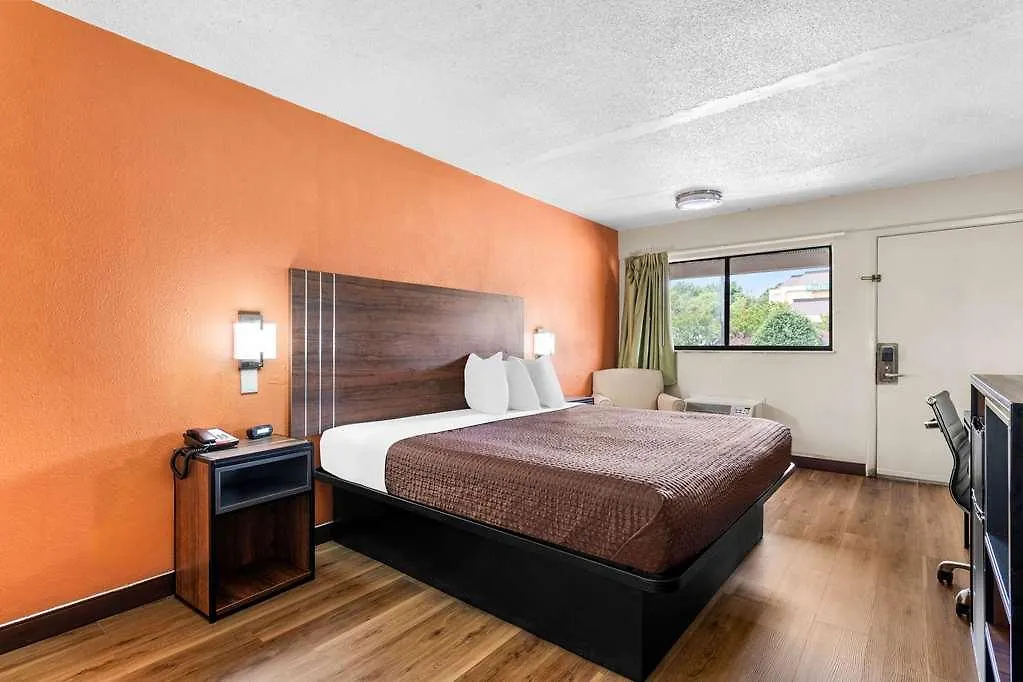 Econo Lodge Charlotte Airport Hotel